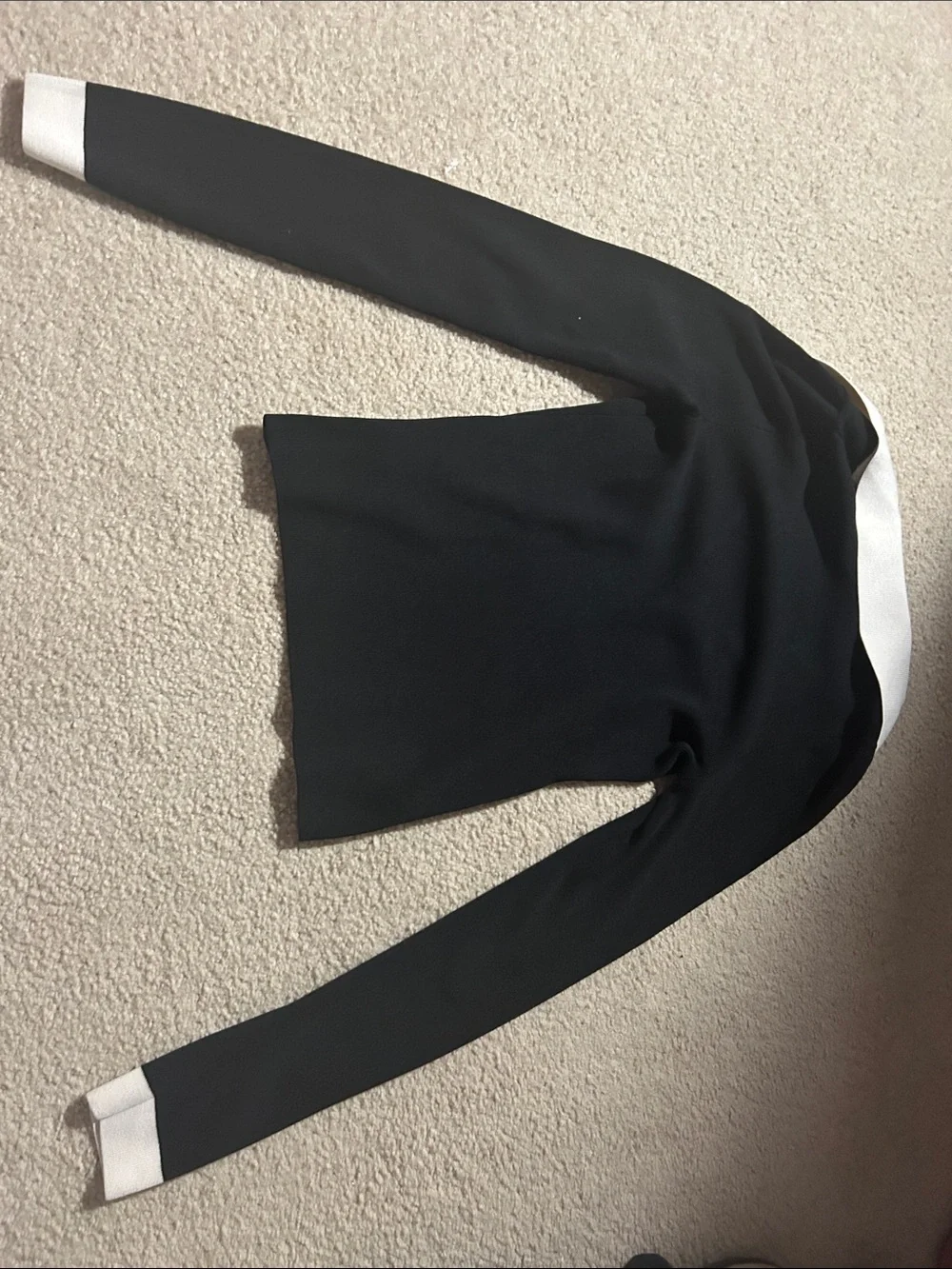 EXPRESS Black and White Contrast V-Neck Sweater - Picture 2 of 3